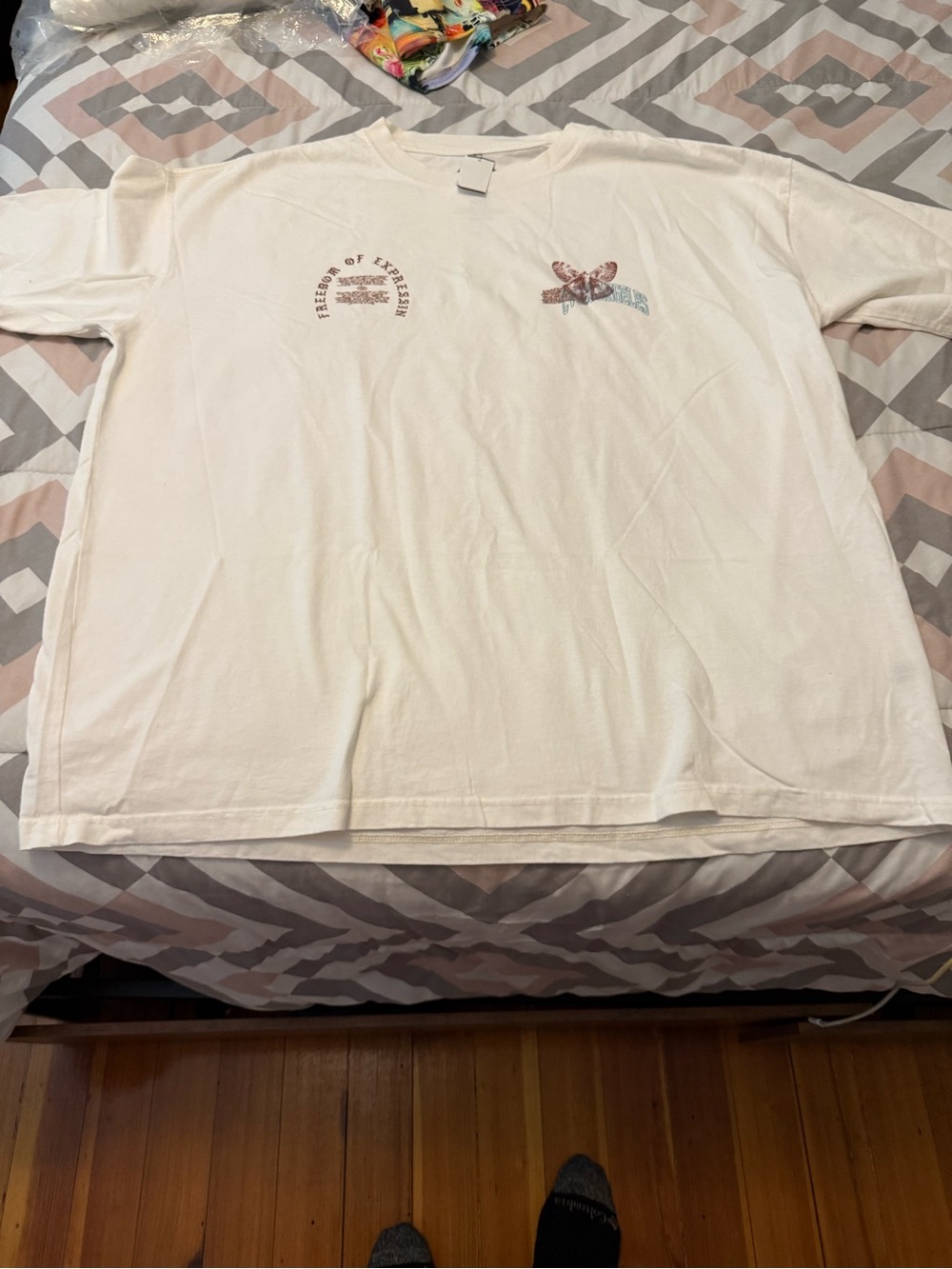 CVLA Men’s Smiley Logo White Graphic Tee XXL